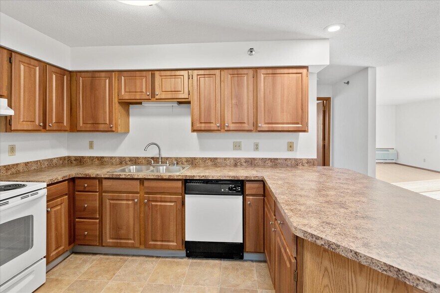 Building Photo - Wilshire Manor Associates, LLP