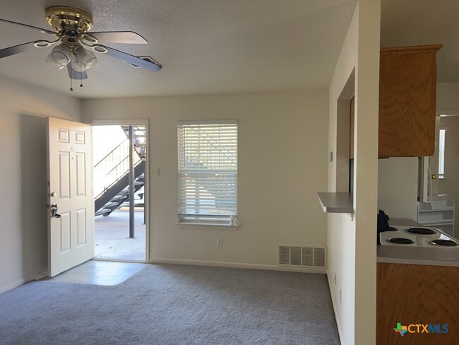 Building Photo - 105 W Truman Ave