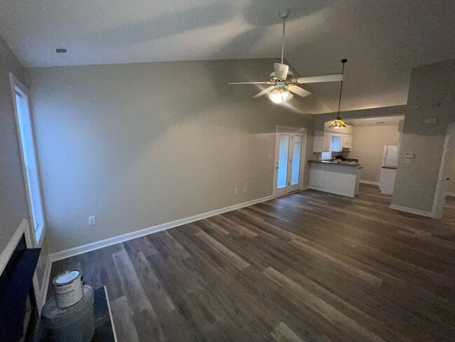 Building Photo - 2416 Winding Creek Dr SW