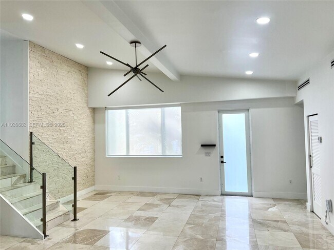 Building Photo - 2536 Flamingo Ln