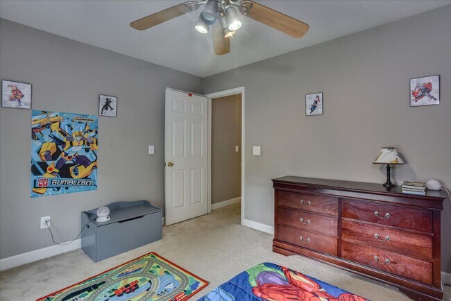 Building Photo - 5 bedroom/3.5 bathroom home in Evans with ...
