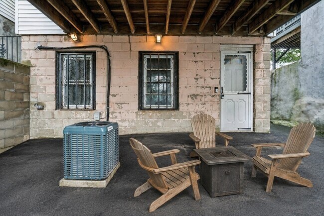 Building Photo - 153 G St
