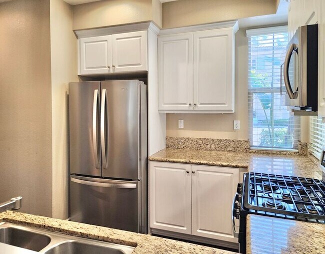 Building Photo - 112 Hedge Bloom