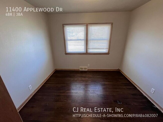 Building Photo - 11400 Applewood Dr
