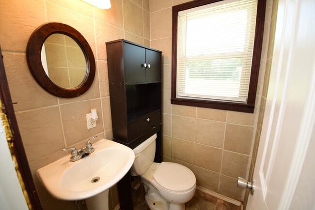 Building Photo - 477 S Norwood Ave