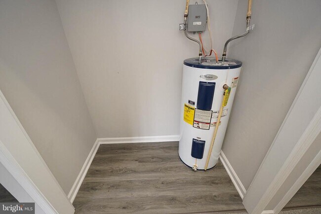 Building Photo - 28975 Aleine Ave