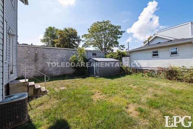 Building Photo - 4135 Upton Ave