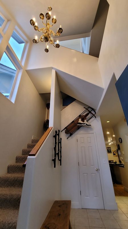 Building Photo - 910 Powder Valley Rd