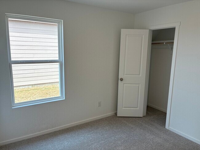 Building Photo - Charming 4 beds 2 baths in San Antonio!