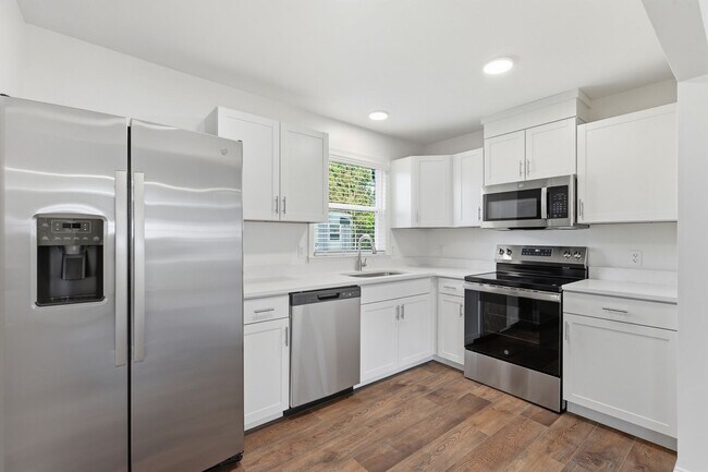 Building Photo - Newly Renovated Home in Westside Savannah