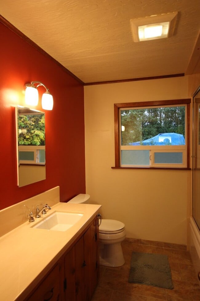 Building Photo - Browns Point Home With Amazing Views!