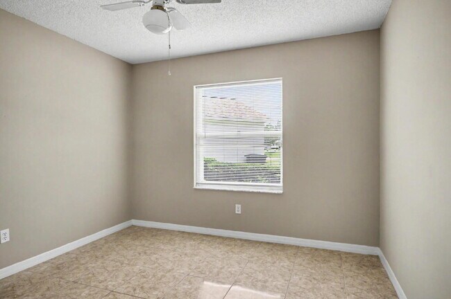 Building Photo - Charming Rental on Quiet Cul-de-Sac!