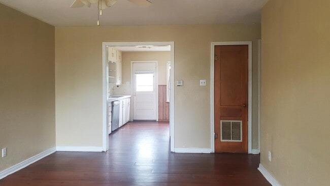 Building Photo - 315 Tyrone Ave