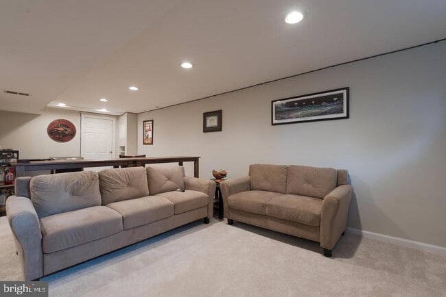 Building Photo - 5106 25th Pl N