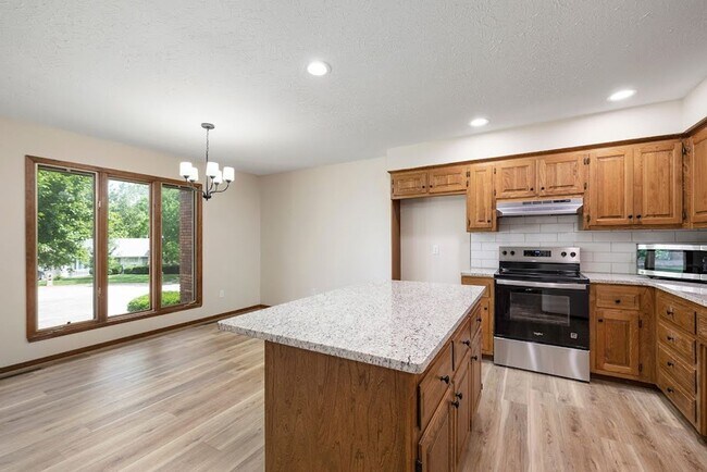 Building Photo - House for Rent in Lakewood Village Community