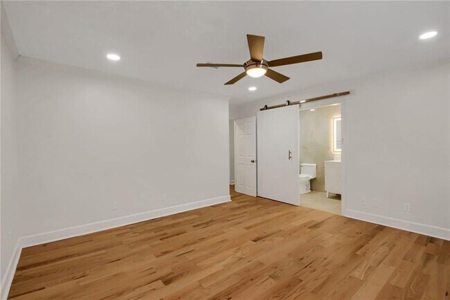 Building Photo - 8 Huntington Pl Dr