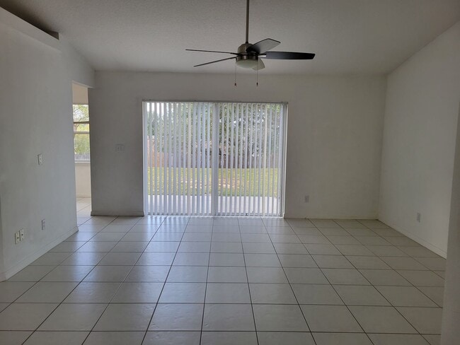 Building Photo - Spacious, Bright & Move-In Ready Home in C...
