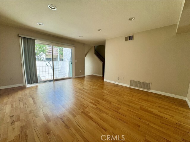 Building Photo - 594 W Huntington Dr