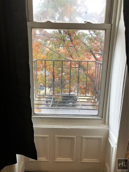 Building Photo - 444 Halsey St