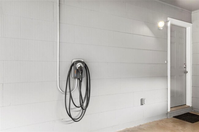 Building Photo - 1611 Ashberry Dr