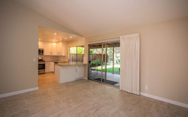 Building Photo - Fully Remodeled 3BD/2BA in Carlsbad