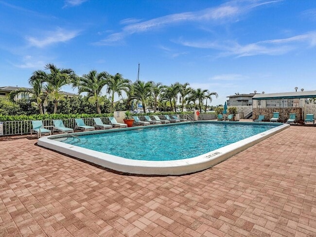 Building Photo - 401 Golden Isles Dr