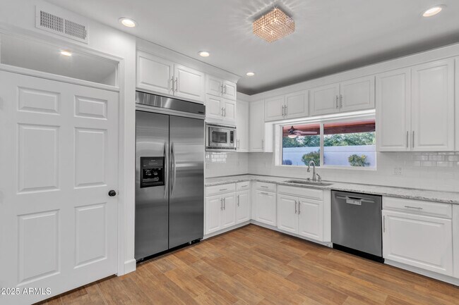 Building Photo - 10424 E Cannon Dr