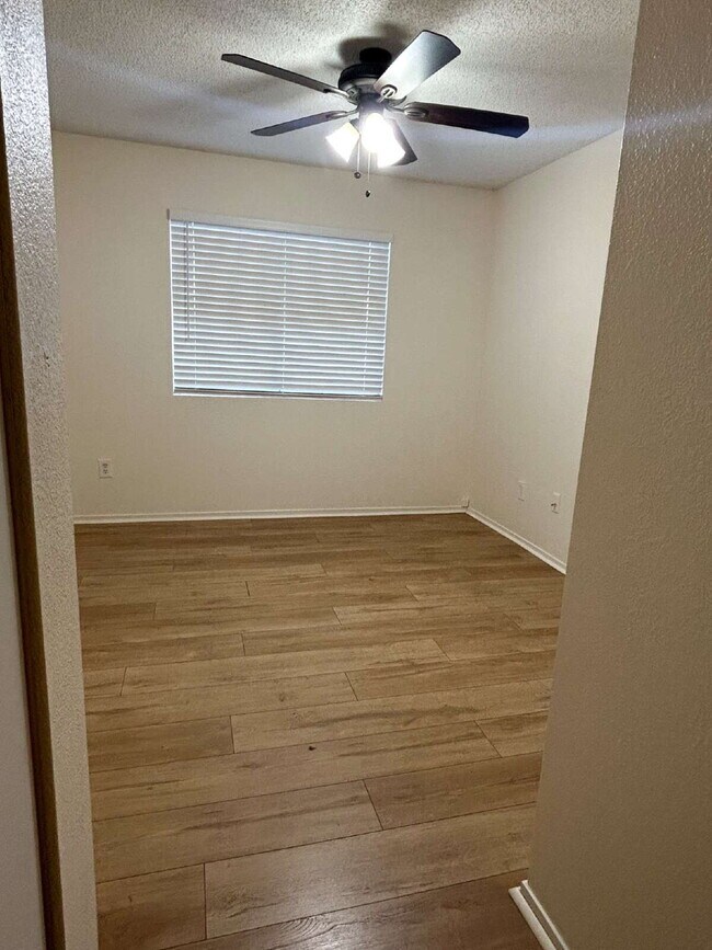 Building Photo - Cute! 4 bedroom, 2 bath Home in Bakersfield