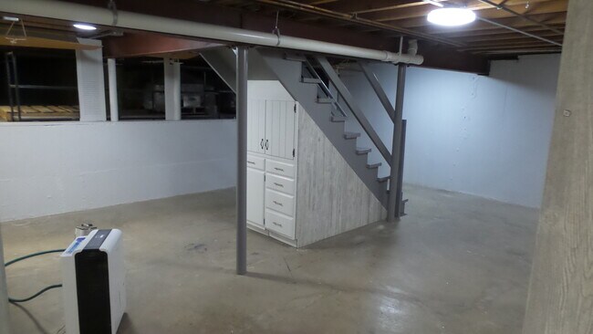 Building Photo - 317 E Forest Ln