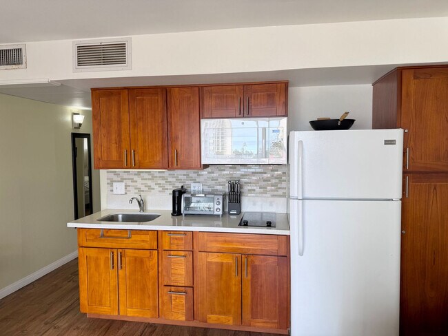 Building Photo - 2440 Kuhio Avenue-SI ID1564193P
