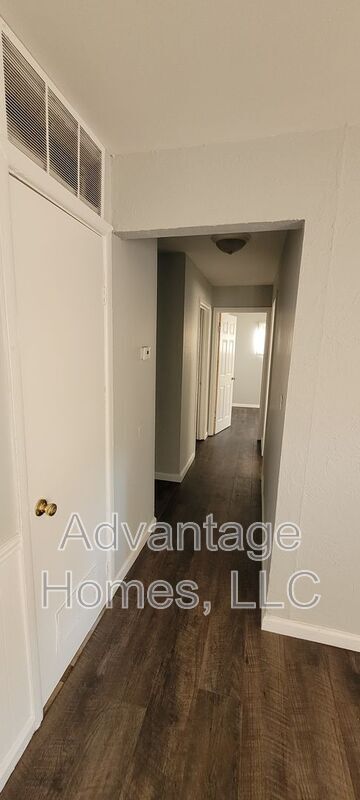 Building Photo - 11214 Crystal Ave