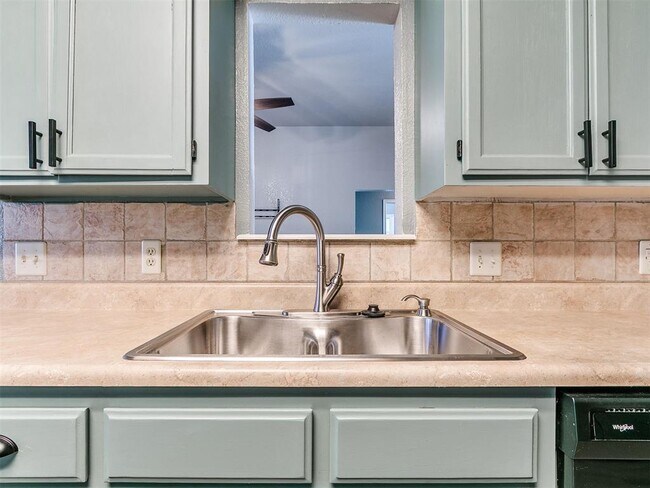 Building Photo - 617 Golden Eagle Dr