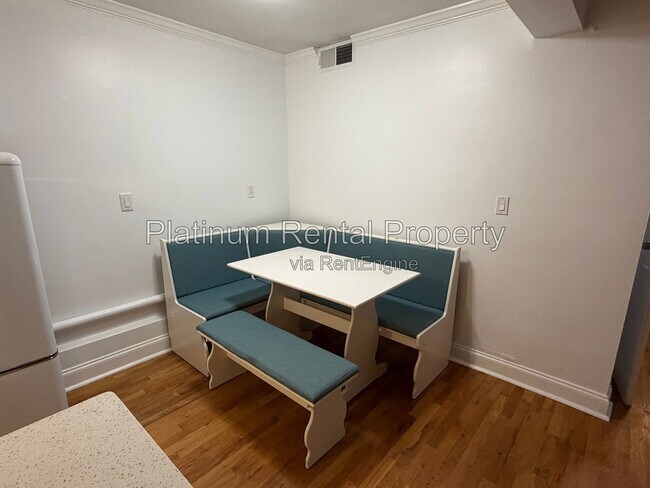 Building Photo - 870 Glendale Terrace NE