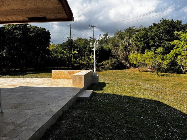 Building Photo - 401 NW 23rd St