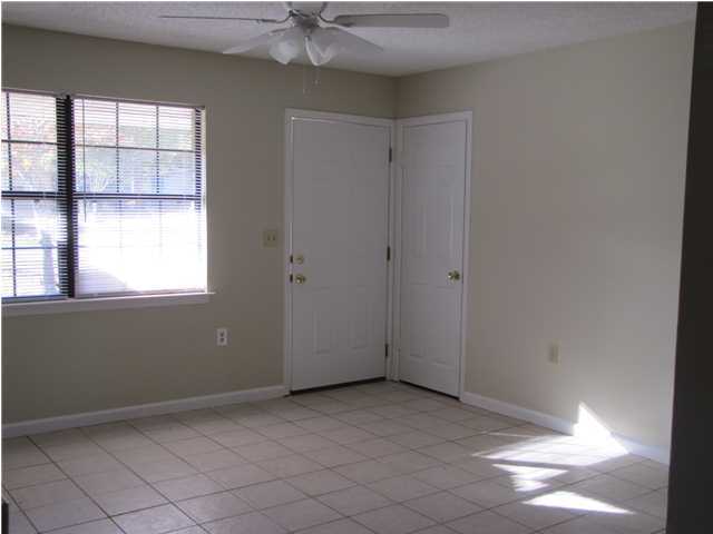 Building Photo - 203 Amellia Pl