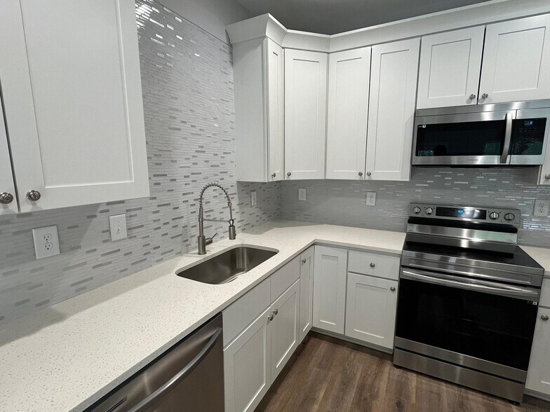 Kitchen - 1042 McLain Rd