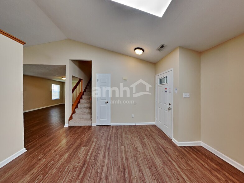 Building Photo - 8420 Brook Pointe Ct