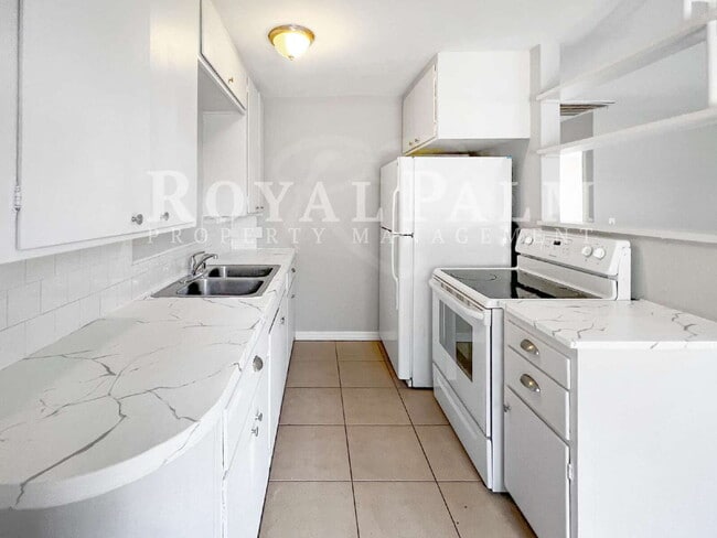 Building Photo - 9861 Orange River Blvd