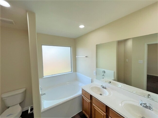 Building Photo - 6002 Deep S Dr