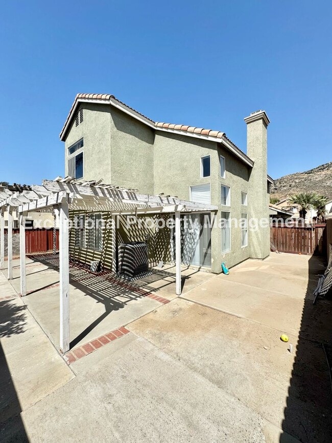 Building Photo - Great 5 bed 3 bath home