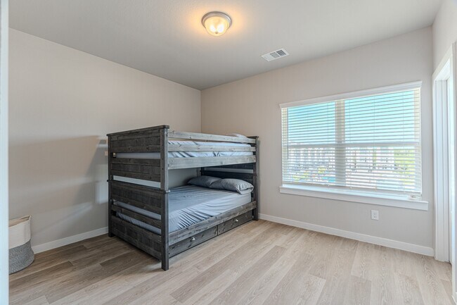 Building Photo - 494 S Centro Cir