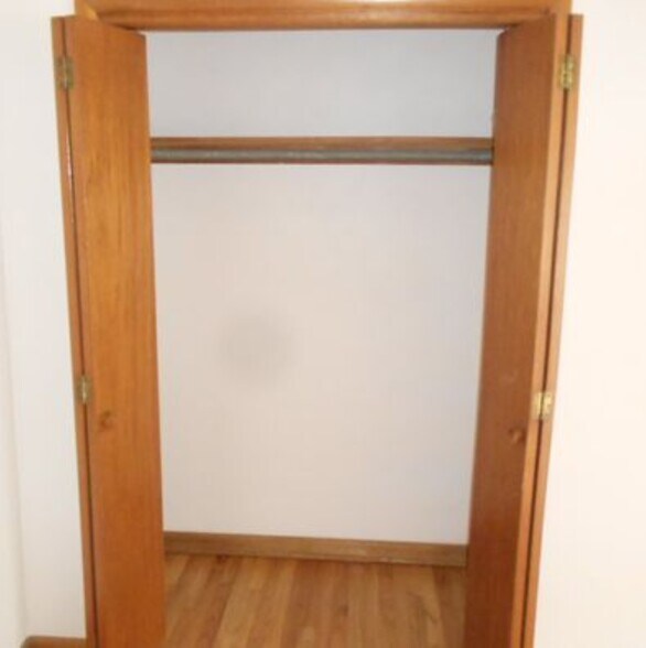 Building Photo - 112 E Dean Ave