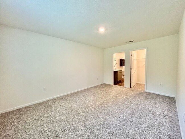 Building Photo - 7812 Maxton Rd