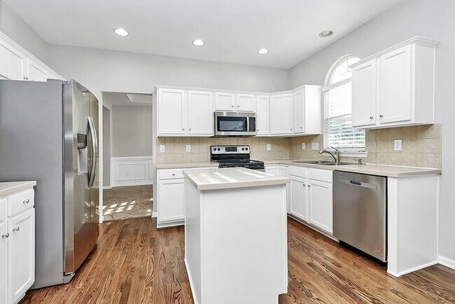 Building Photo - Wonderfully Updated 4BD/2.5BA Cul-de-Sac Home!