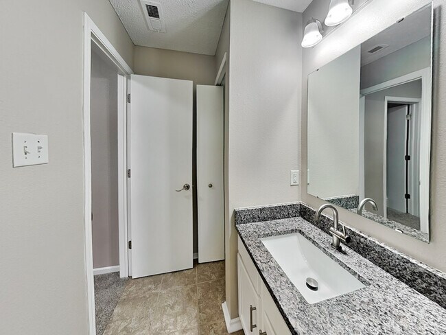 Building Photo - 8147 Retreat Ln