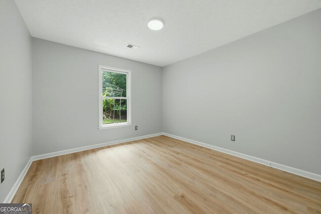 Building Photo - 210 Meadow Run