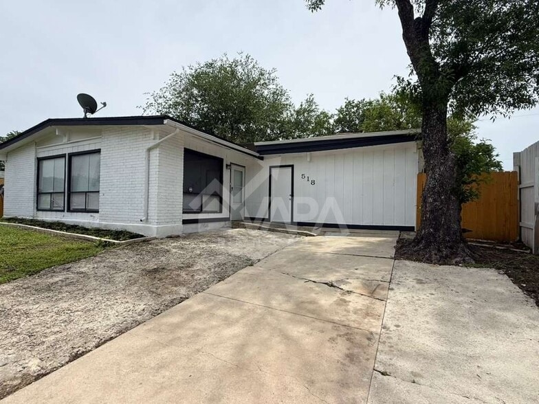Building Photo - 518 Jamaica Dr