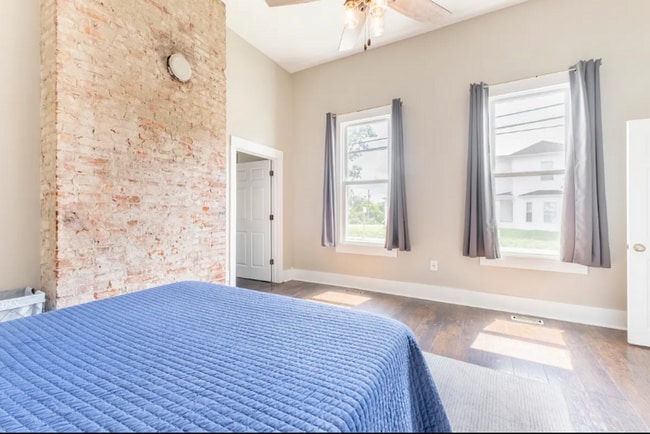 Building Photo - Furnished Germantown Charmer- available for 1-3 month stays!