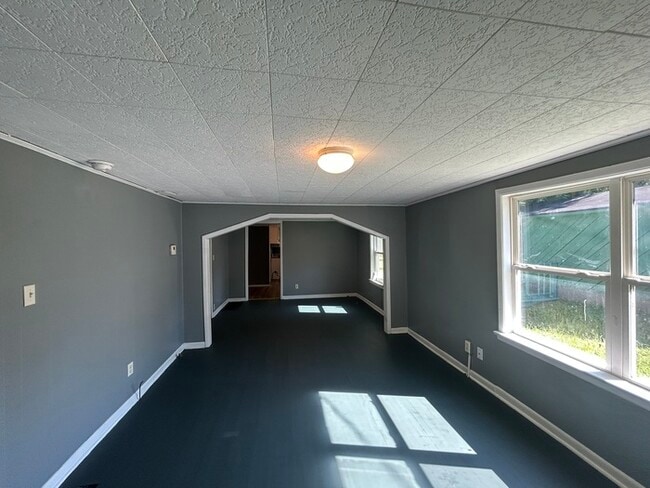 Building Photo - Beautifully Renovated 3-Bedroom Home with Expansive Yard and Private Deck in Graysville