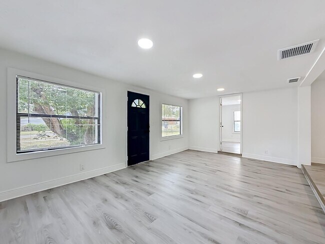Building Photo - 8414 N 20th St